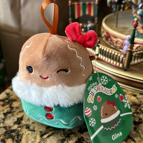 Holiday limited edition Squishmallow “Gina” 1/8 in set - Picture 4 of 4